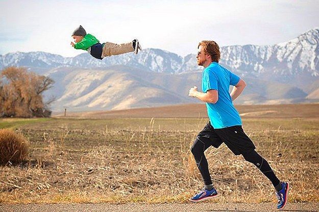 一位父亲制作了令人难以置信的儿子“飞行”照片，以提高人们对唐氏综合症的认识