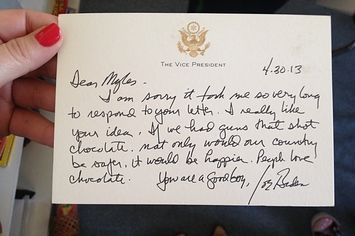 Joe Biden mottar brev fra 7-åringen som tror våpen bare skal skyte sjokoladekuler
