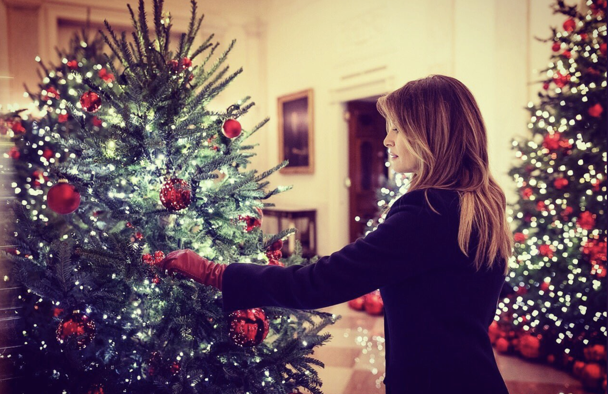 Melania Trump hat auf alle Witze über ihren Blutbaum-Weihnachtsschmuck reagiert