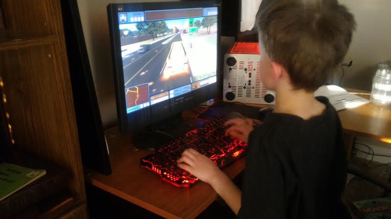 7-metis davė mamai visiškai teisėtą „mokyklos“ užrašą žaisti daugiau vaizdo žaidimų