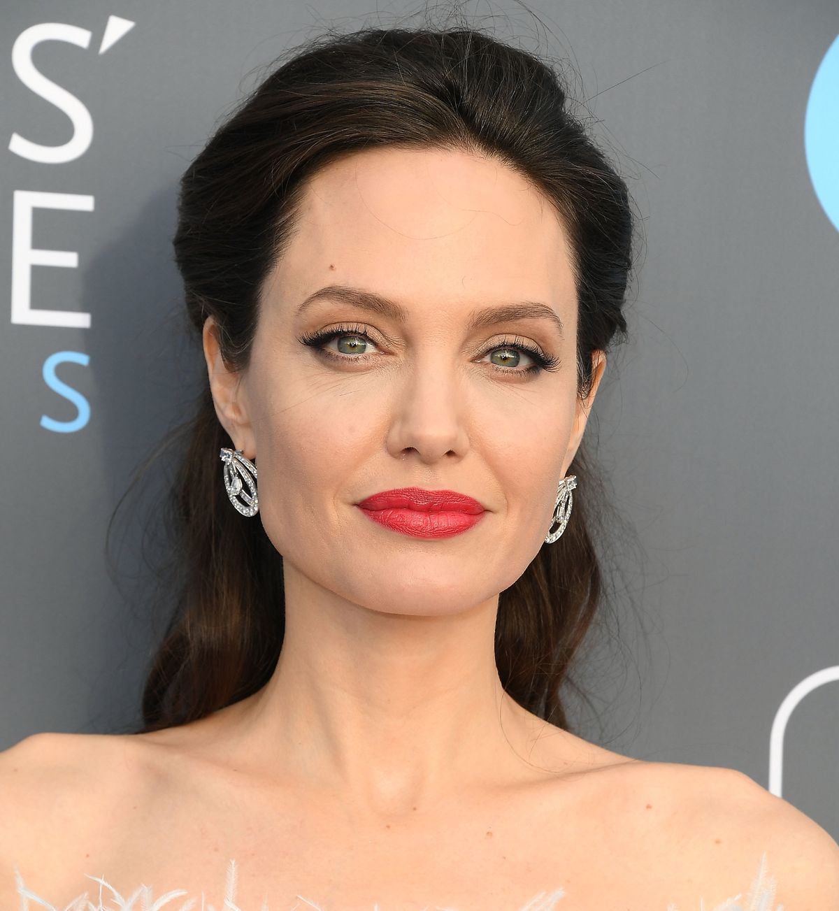 Közelkép Angelina a vörös szőnyegen