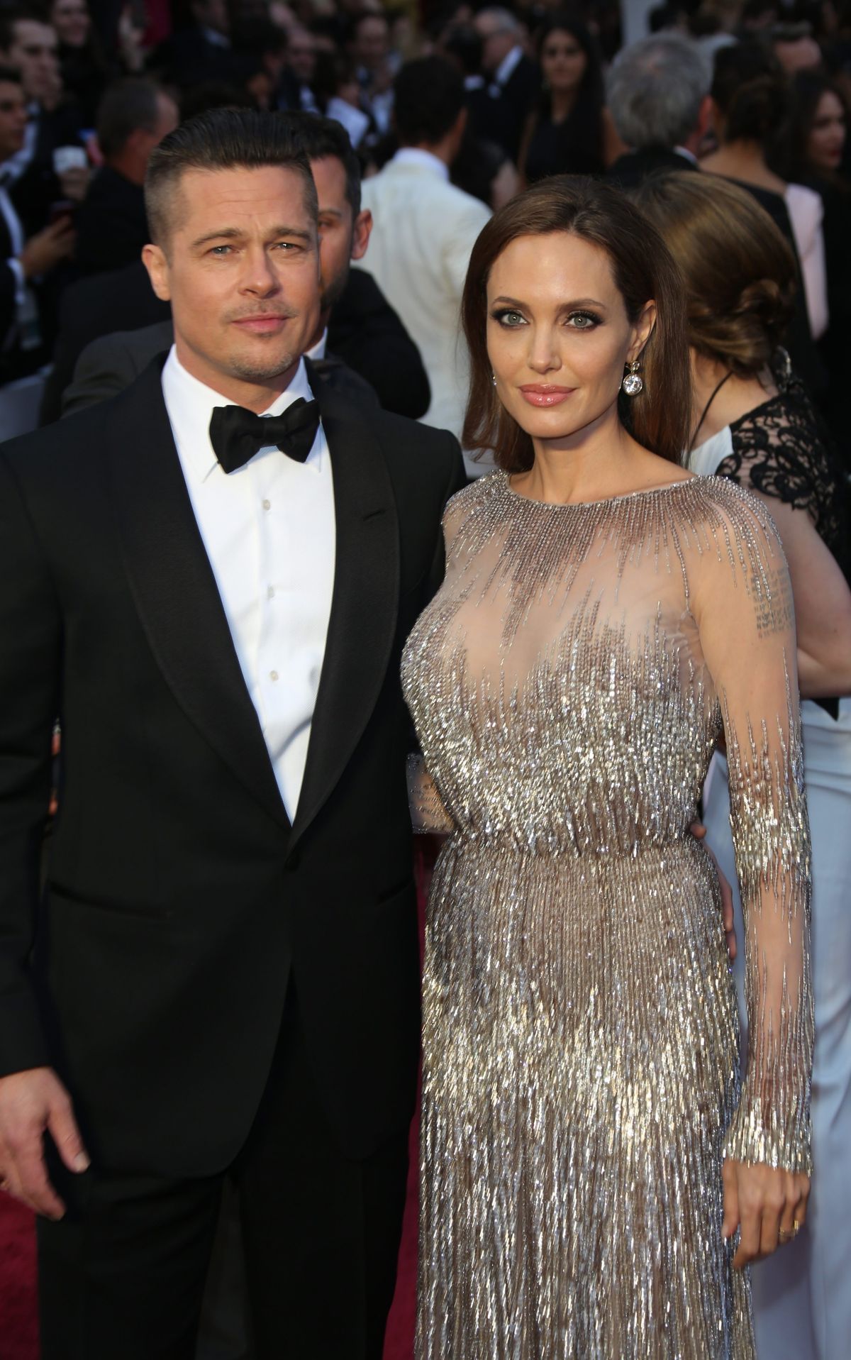 Brad und Angelina in formeller Kleidung