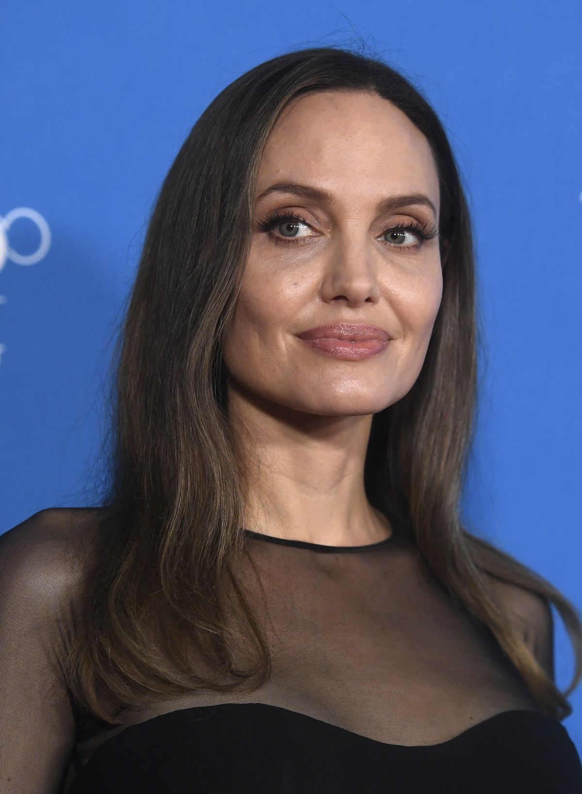 Közelkép Angelina a vörös szőnyegen