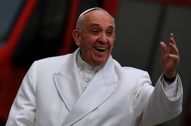 트럼프 팬들은 교황이 대통령을 서브트윗하고 있다고 생각하기 때문에 교황을 조롱하고 있다