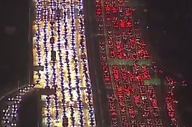Disse fuldstændig vanvittige fotos af LA -trafik vil gøre dig meget spændt på at rejse til Thanksgiving