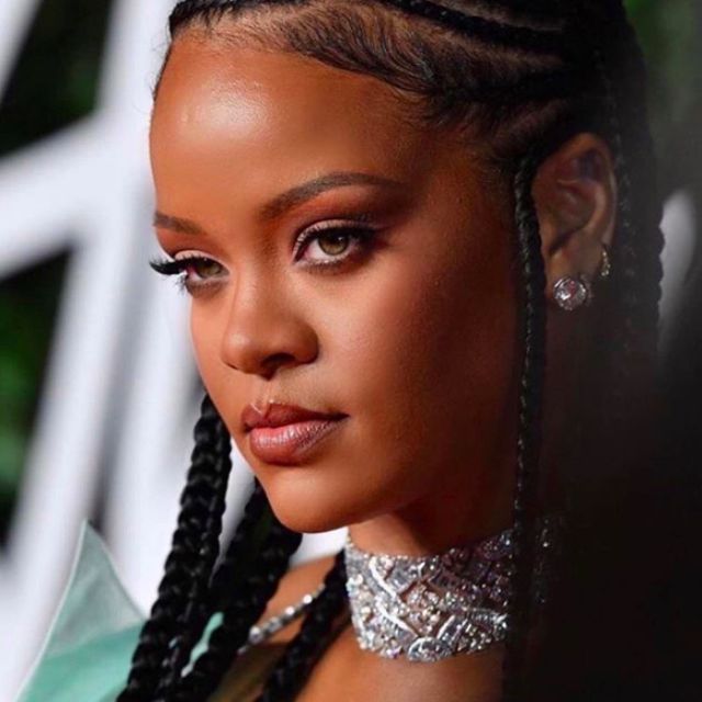 蕾哈娜（Rihanna）编织头发