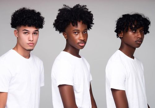 See 17-aastane käivitas tervisliku juuksehoolduse kaubamärgi lokkidega meestele