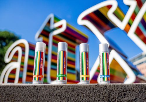 Dette senegalesisk-fremstillede læbepomade-mærke er på mission for at afslutte diskrimination