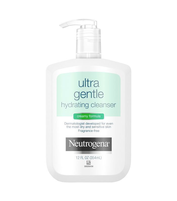 Un envase con bomba de Neutrogena Ultra Gentle Facial Cleanser para pieles sensibles en Target.