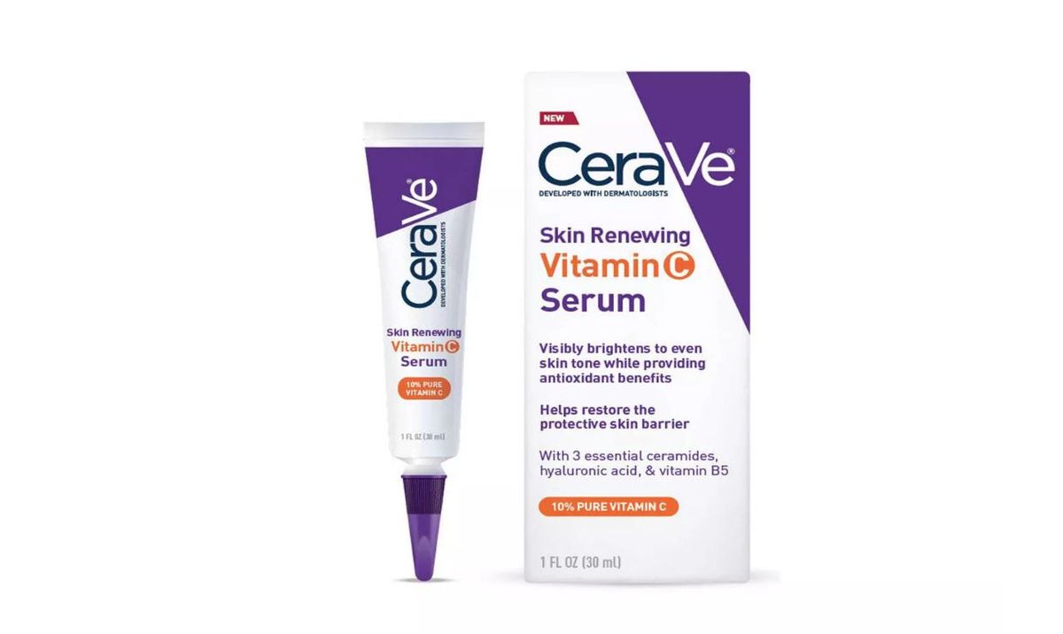 Una caja y un tubo de suero CeraVe Skin Renewing Vitamin C para pieles sensibles en Target