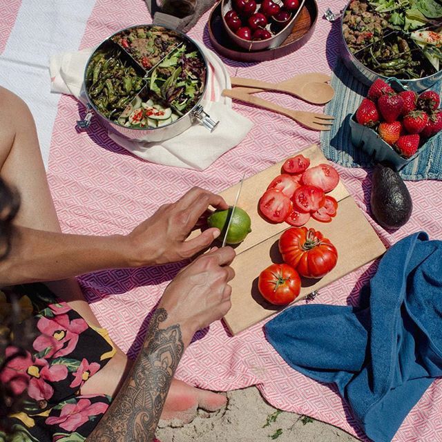 Spoznajte 'Salata za nego kože': 9 izdelkov, bogatih s hranili, ki bodo nahranili vaš obraz
