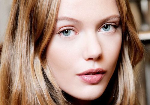 6 maneiras totalmente naturais de mulheres suecas obterem sua pele brilhante