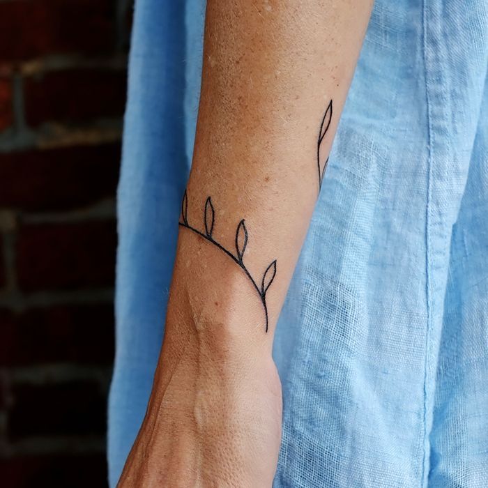 Minimalistisk plante underarm tatovering
