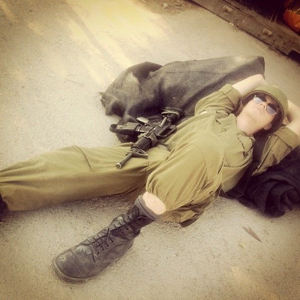 Instagrams surrealistas de soldados de las Fuerzas de Defensa de Israel