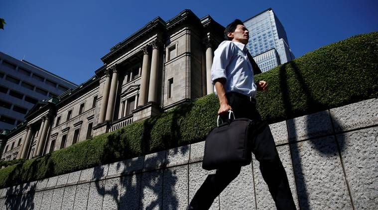 Helikopterin rahasopimus lentää, kun Japanin keskuspankki loppuu kiitotieltä