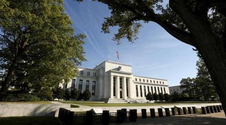 Den amerikanske sentralbanken øker renten og ser raskere stigninger i 2017