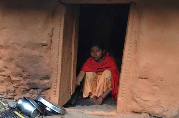 Merginos Nepale ištremiamos į pastogę, kai pasibaigia jų laikotarpis, ir tai jas žudo