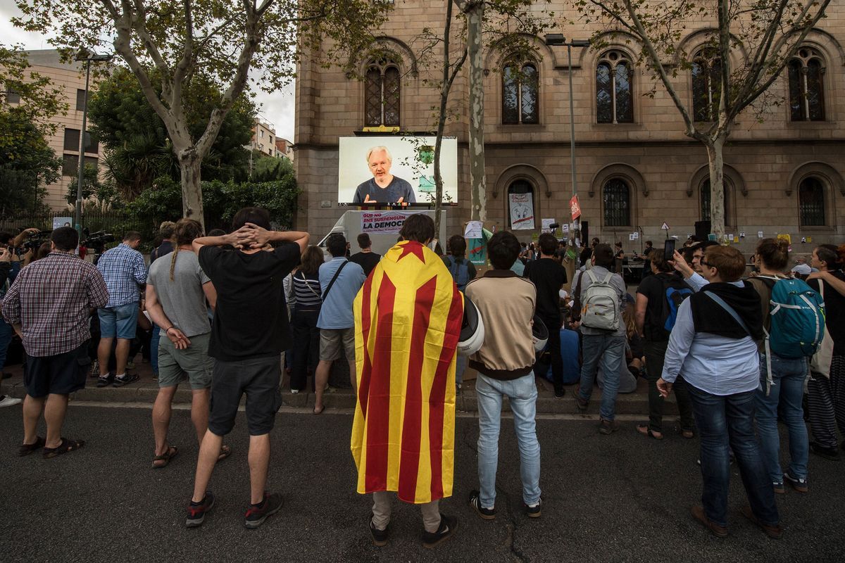 Todo lo malo sobre el futuro de la democracia está sucediendo de una vez en Cataluña